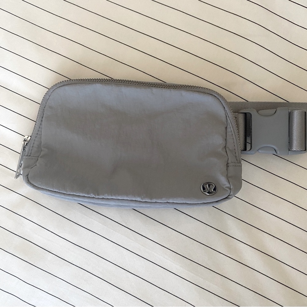 Lululemon Everywhere Belt Bag, Light Gray